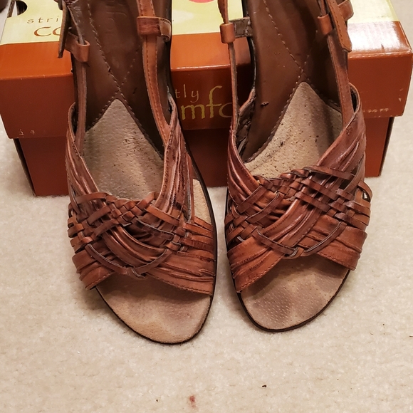 Wedge Heel Leather Open Weave by Strictly Comfort w/Original Box - Picture 14 of 15